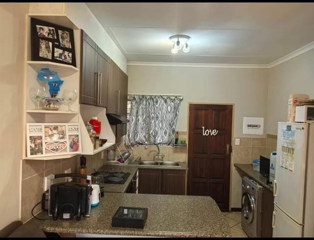 2 BEDROOM PROPERTY TO RENT IN MOOIKLOOF RIDGE ESTATE